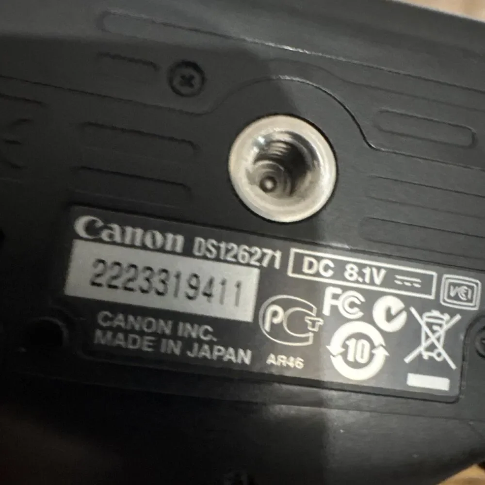 Canon EOS Rebel T2i 18.0MP Digital SLR DSLR Camera 29,850 Shutter Count